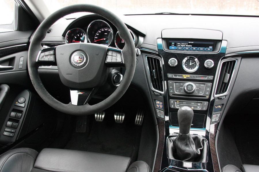  Cadillac CTS-V Sport Wagon 2011 года  (фото 43 из 73)